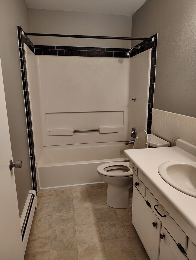 Freshly painted bathroom - 4500 S Poplar St
