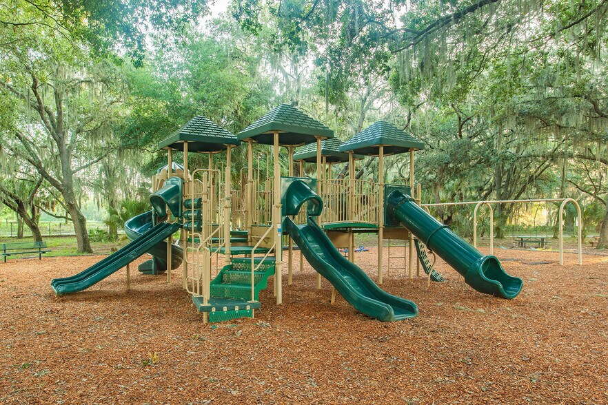 Access to community playground - 18135 Nassau Point Dr
