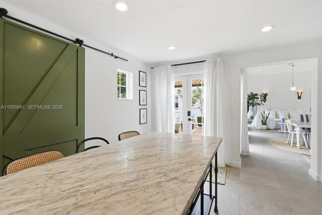 Building Photo - 4108 Palmarito St