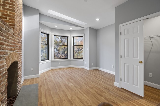 Building Photo - 1713 Linden Ave