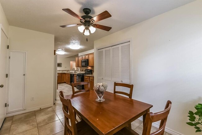 Building Photo - 22314 Rangeview Dr