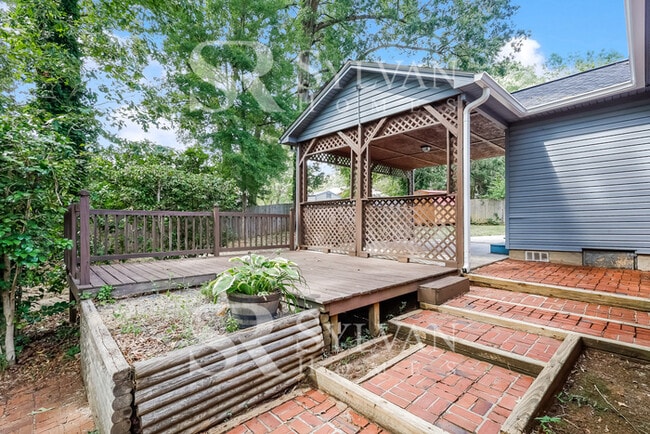 Building Photo - The living is easy in this 4 bedroom, 2 bathroom home