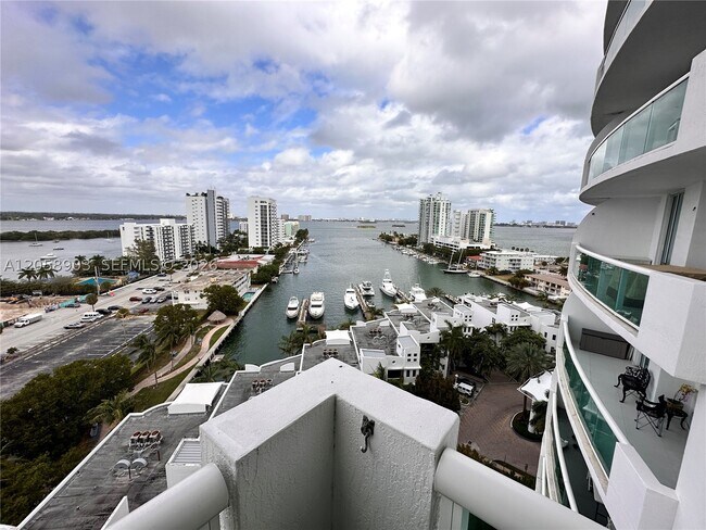 Building Photo - 7900 Harbor Island Dr