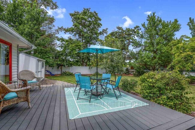 Building Photo - **COMING SOON** Spacious South Hill Rancher