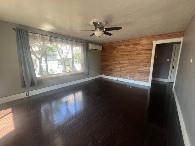 Building Photo - Cute 2BR 1 BA home in Bremerton near PSNS