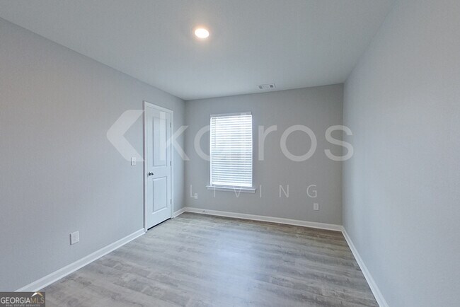 Building Photo - 3440 Bridgewood Dr