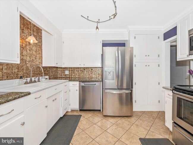 Building Photo - 413 Pangborn Blvd