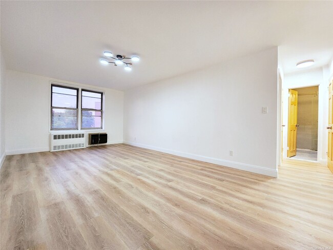 Building Photo - 41-25 Kissena Blvd