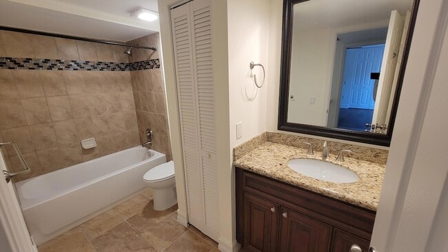 Building Photo - 117 1st Ct