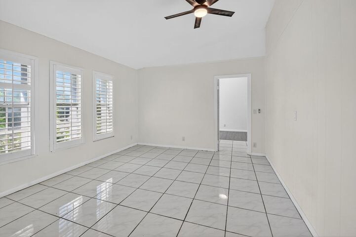 Building Photo - 1599 NW 14th Ave