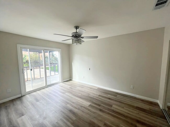 Building Photo - 446 Annette Pl