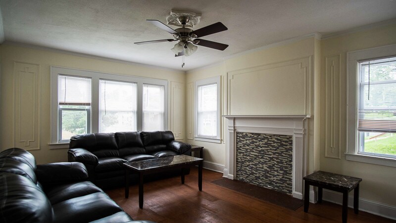 Building Photo - 2401 E Genesee St