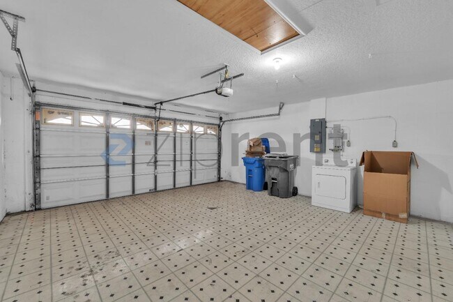 Building Photo - 2012 Dumont Dr