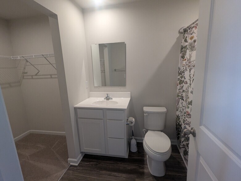 Building Photo - 133 Fernside Ct