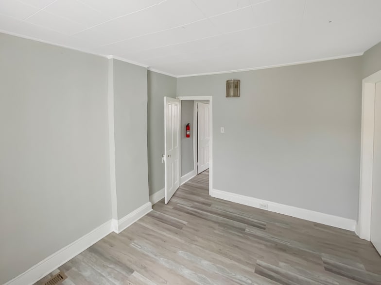 Building Photo - 160 McClellan St