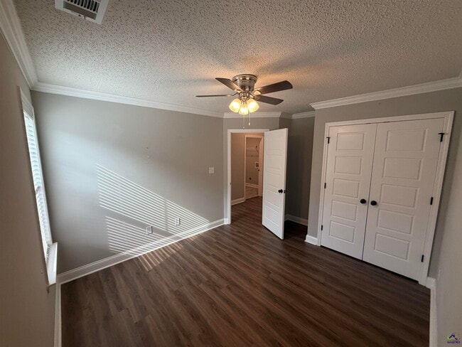 Building Photo - 521 Edgarton Way