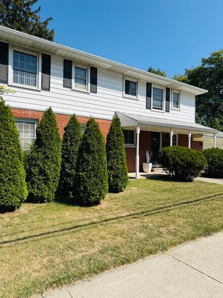 Building Photo - 1414 Crooks Rd