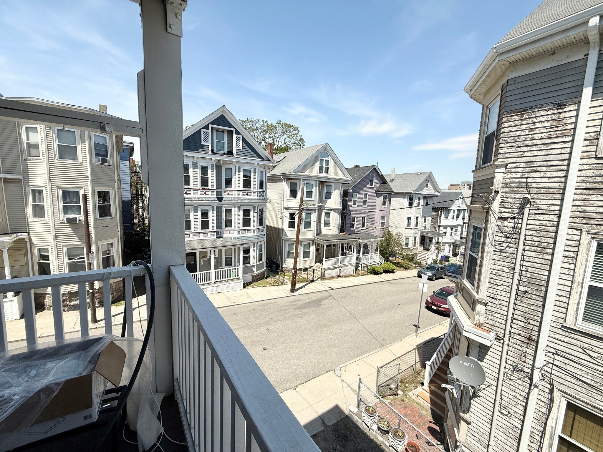 Building Photo - 123 Hillside St