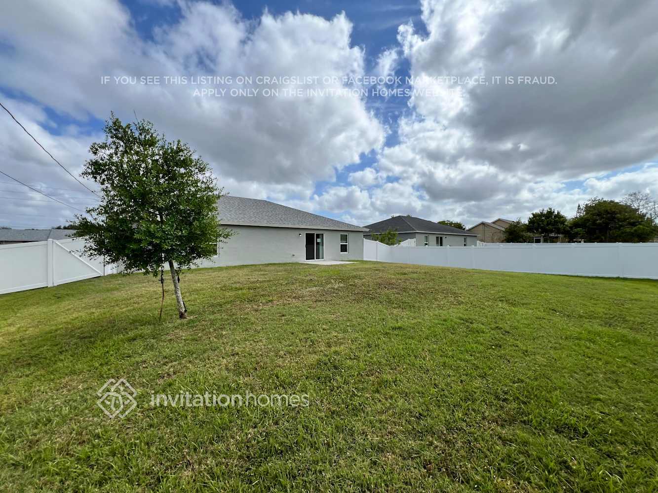 Building Photo - 177 SW Thornhill Dr