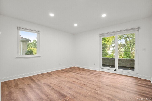 Building Photo - 1341 Pelhamdale Ave