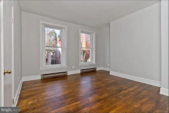 Building Photo - 308 N Market St