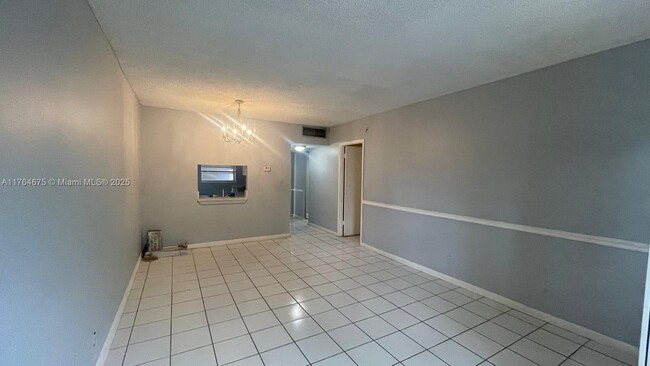 Building Photo - 5061 W Oakland Park Blvd