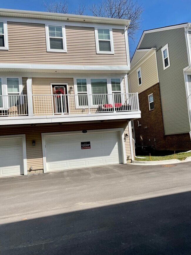 Building Photo - 574 Anne Ave