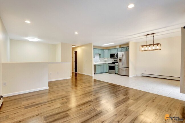 Building Photo - Modern 4-Bedroom Townhome in Desirable Sou...