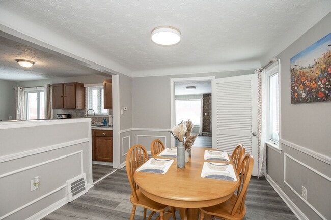 Building Photo - 3 BED 2 BATH BEAUTIFUL SINGLE FAMILY HOME!