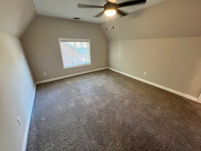 Building Photo - Spectacular newly remodeled home, next to the Square, Franklin, Ky