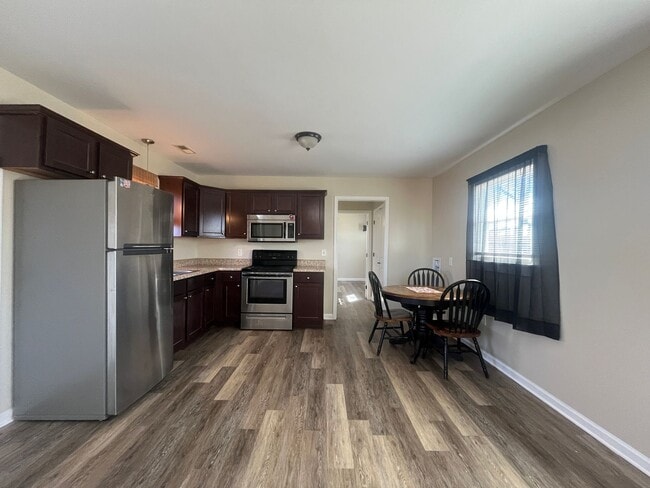 Building Photo - 2/1 Available In Easley!