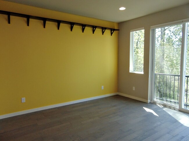 Building Photo - Gorgeous Renton Townhome - 2BR/2.5BA with ...