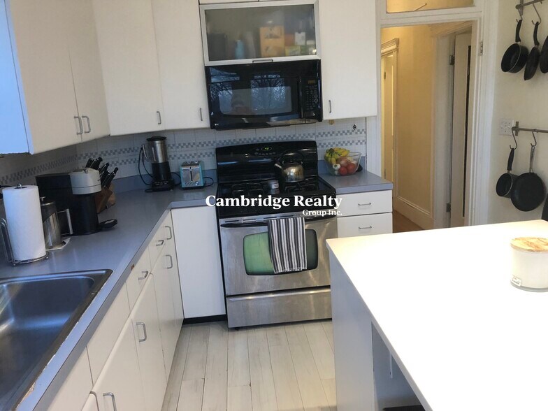 Building Photo - 229 Harvard St