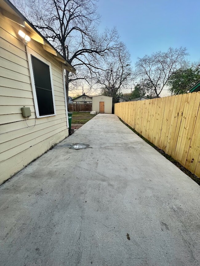 Parking - 1921 Sacramento