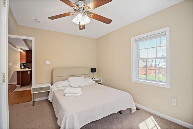 Building Photo - 808 W Broad St