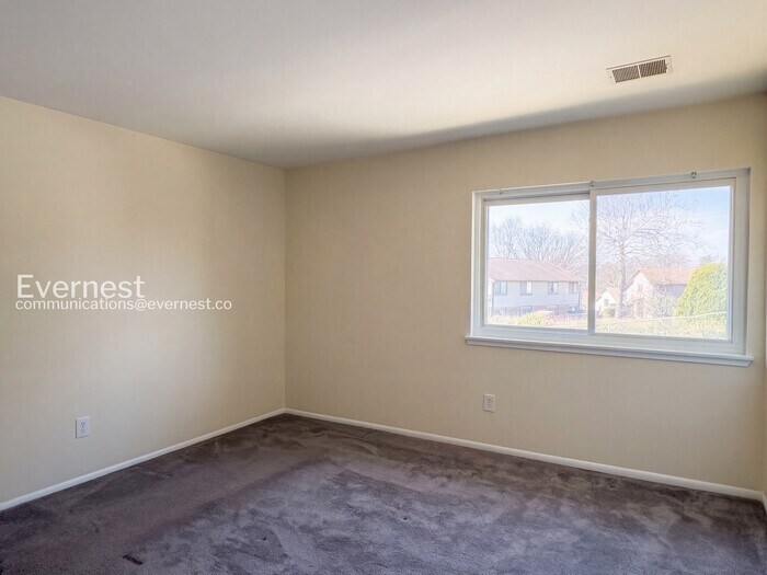 Building Photo - 10202 Prince Pl