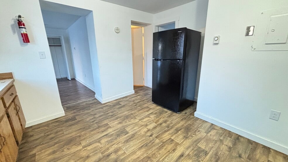 Building Photo - 6631 Chester Ave