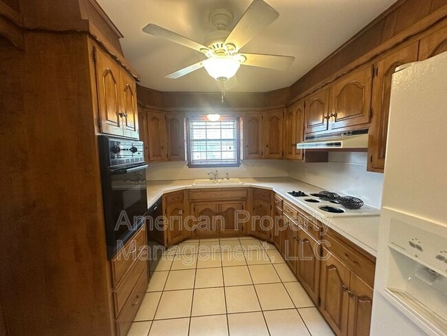 Building Photo - 4651 S Norwood Ave