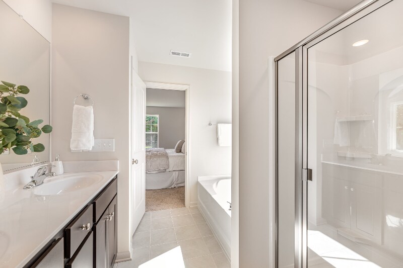 Building Photo - 6845 Doral Dr