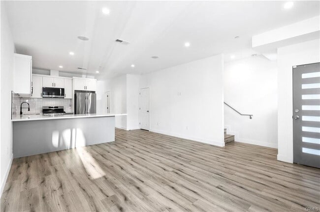 Building Photo - 5000 Cleon Ave