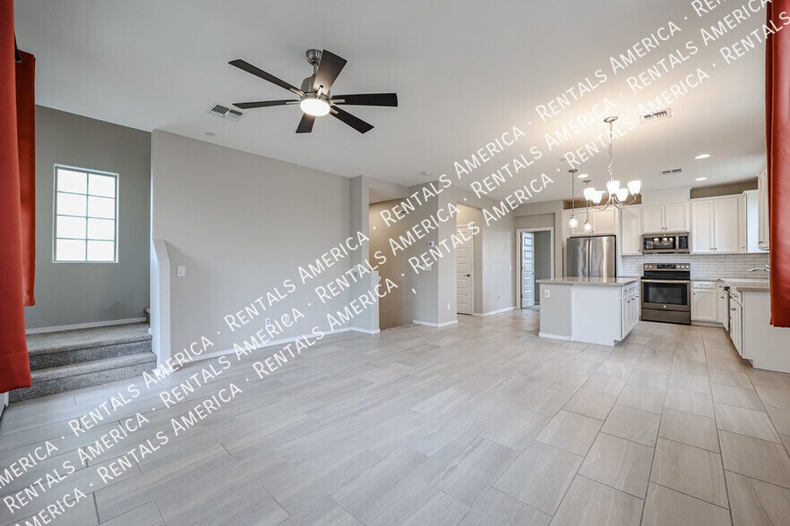 Building Photo - 1701 E Dogwood Ln