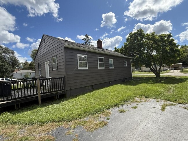 Building Photo - 1412 N Ballenger Hwy