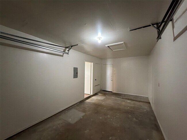 Building Photo - 1215 Ridgemont St