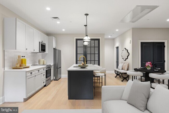 Building Photo - 200 S Broad St