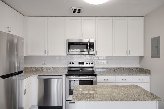 Building Photo - Remodeled 2 bed featuring new kitchen