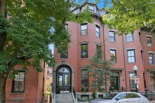 Building Photo - 68 Waltham St