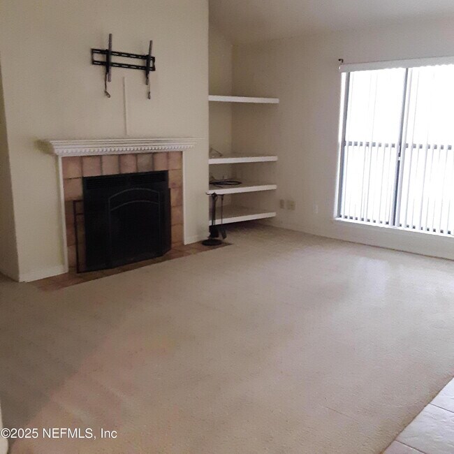 Building Photo - 2802 Wood Hill Dr
