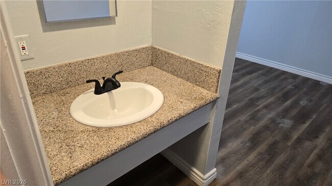 Building Photo - 716 N 11th St