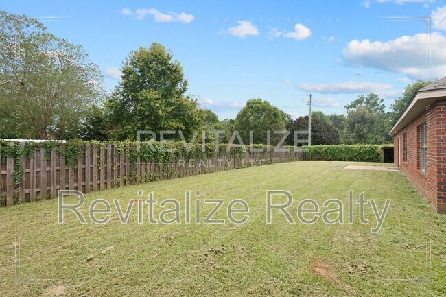 Building Photo - 11070 Courtland Ct