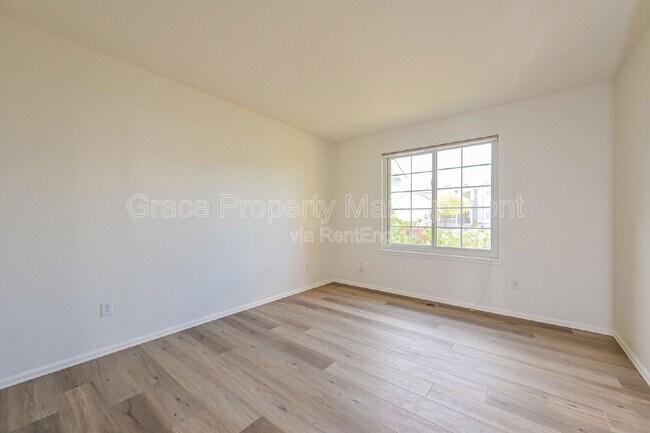 Building Photo - 10376 Dunsford Dr